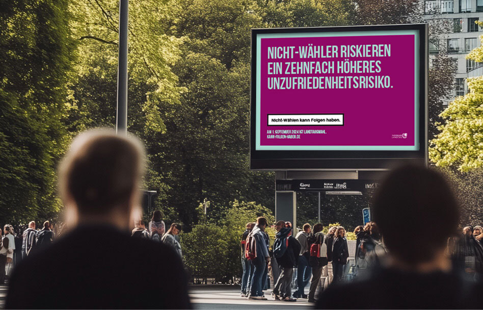 Digitales Großflächenplakat zur Wahlkampagne des Thüringer Landtags mit Botschaft zur Wahlbeteiligung im urbanen Umfeld