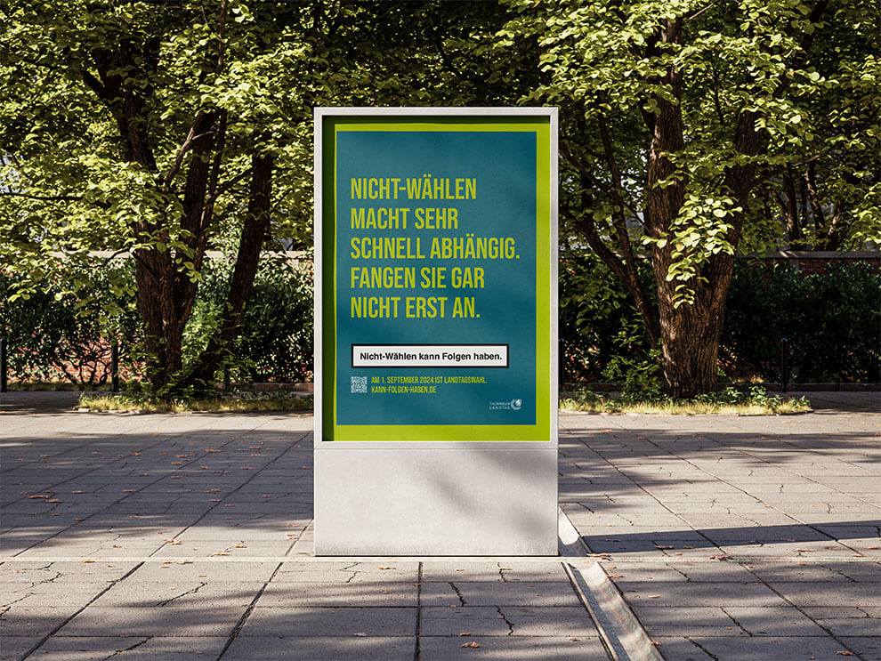 Citylight-Plakat zur Kampagne des Thüringer Landtags für mehr Wahlbeteiligung im öffentlichen Raum in Erfurt