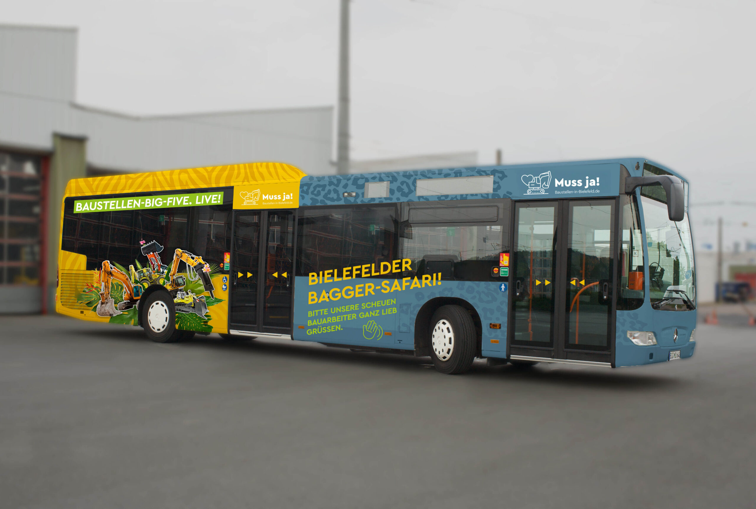 Beklebter Linienbus der Kampagne „Muss ja!“ in Bielefeld mit Aktionsmotiv zur Baustellenkommunikation und Bagger-Safari